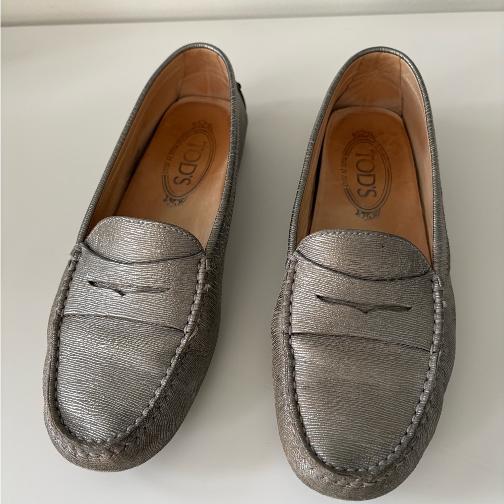 Women’s Tod's Metallic Gray Leather Loafers 36 1/2